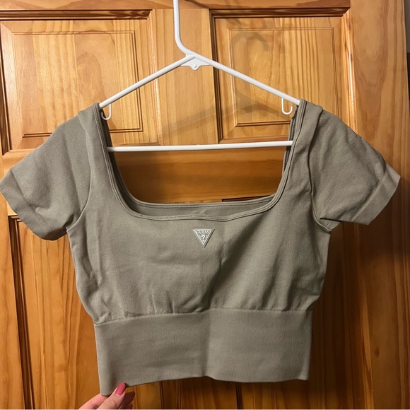 Guess women’s alma seamless green scoop neck stretch top cropped top - Picture 3 of 5